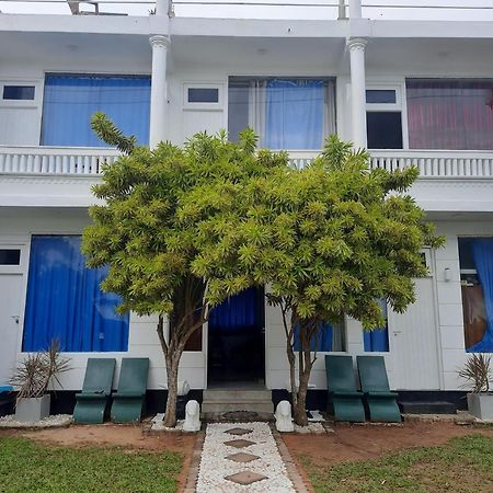 White Surfing Beach Resort Unawatuna Exterior photo