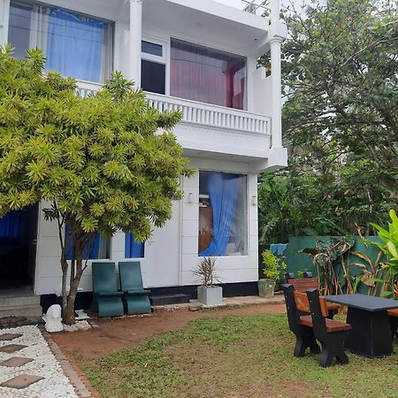White Surfing Beach Resort Unawatuna Exterior photo