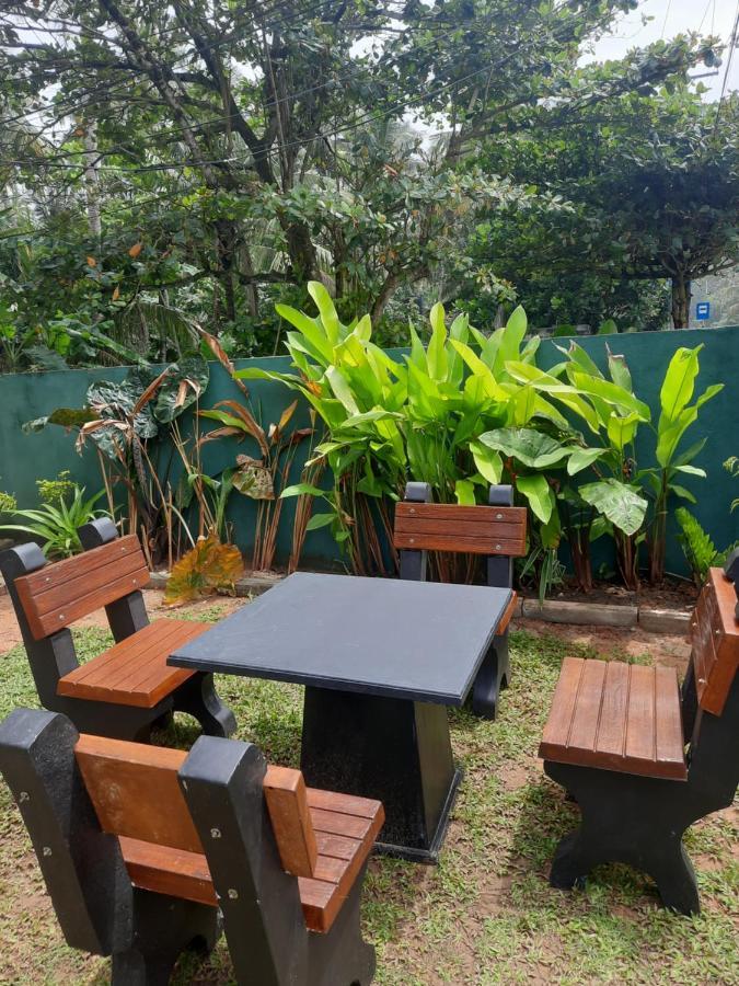 White Surfing Beach Resort Unawatuna Exterior photo