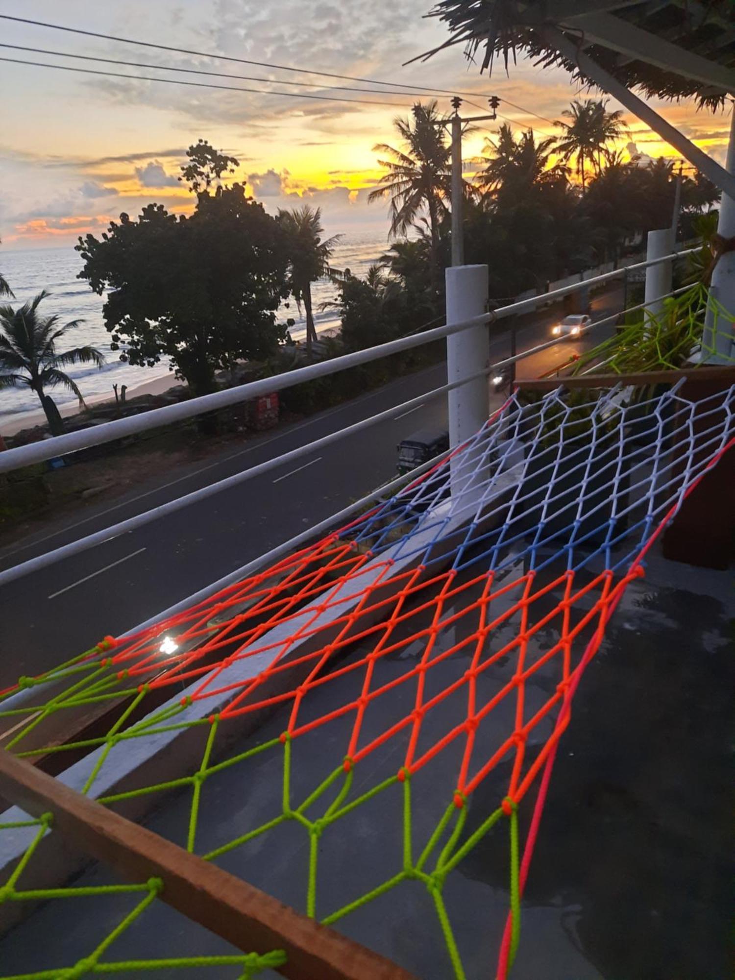 White Surfing Beach Resort Unawatuna Exterior photo