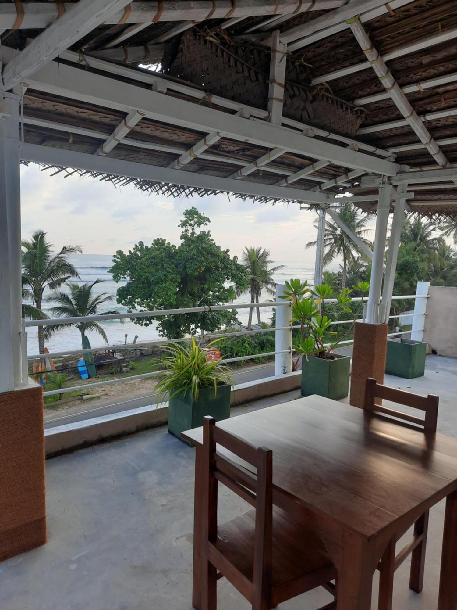 White Surfing Beach Resort Unawatuna Exterior photo