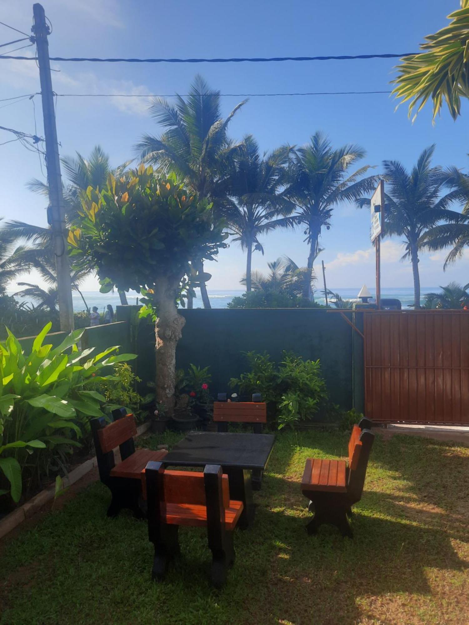 White Surfing Beach Resort Unawatuna Exterior photo