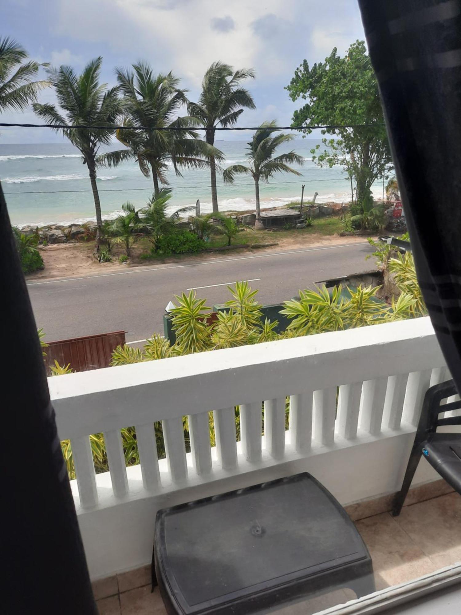 White Surfing Beach Resort Unawatuna Exterior photo