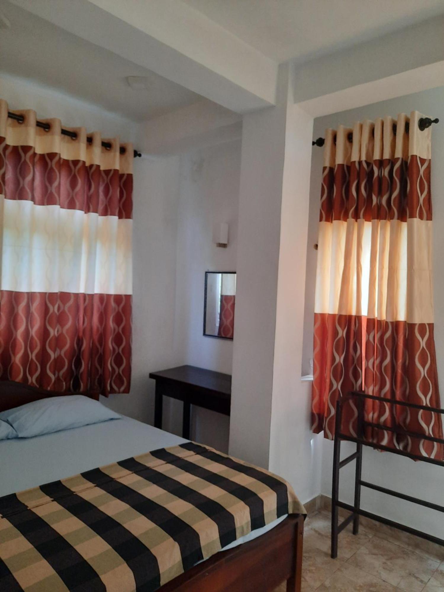 White Surfing Beach Resort Unawatuna Exterior photo